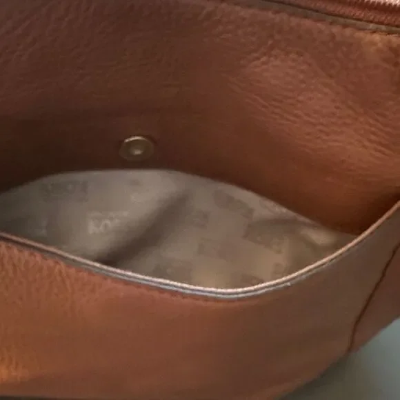 Michael Kors Tan Leather Shoulder Bag with Tassel Adjustable strap - Picture 7 of 9